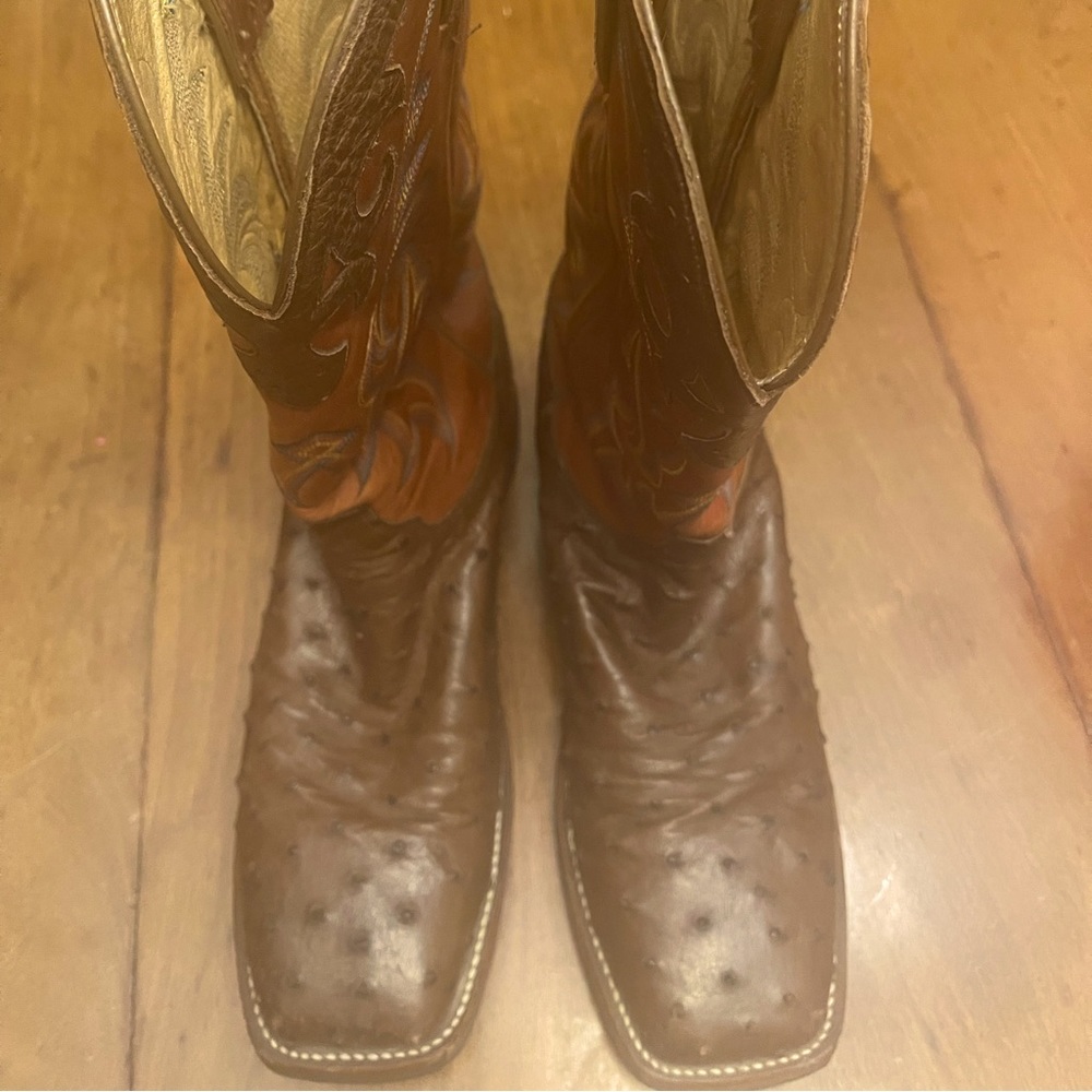 Gently used authentic ostrich skin boots. Always classic and in style.